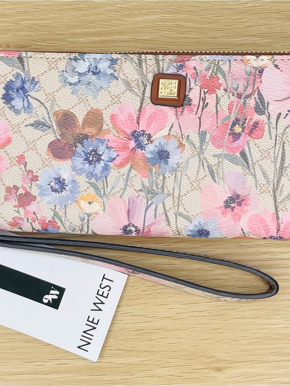 NWT Nine West Pink Floral Wristlet Clutch